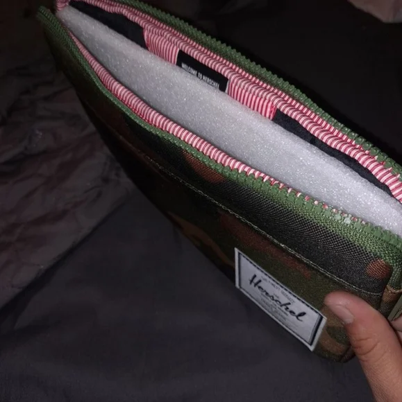 HERSCHEL IPAD Sleeve, BRAND NEW - Picture 4 of 4